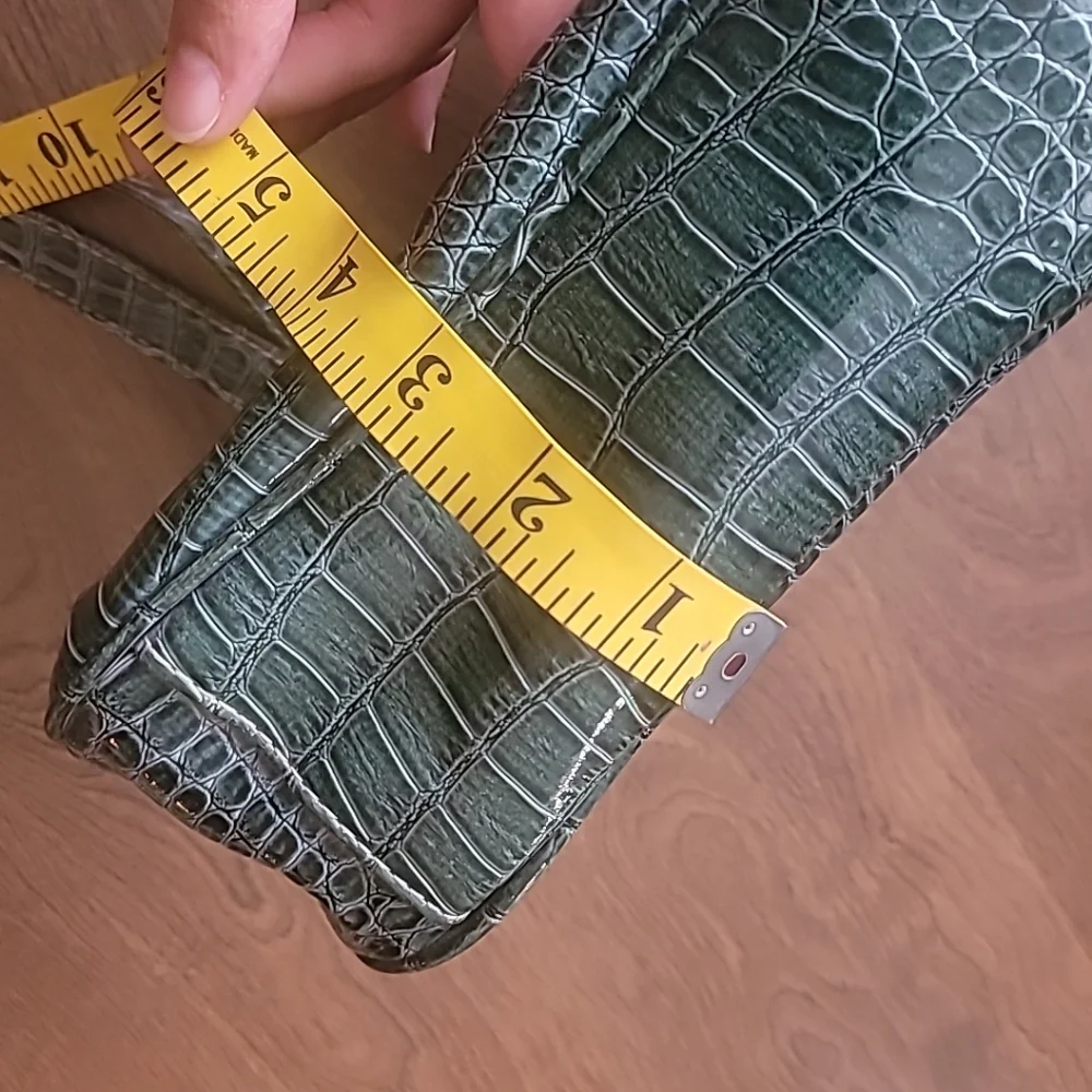 Elegant Green Crocodile-Embossed Women's Shoulder Bag Small Excellent Condition‎